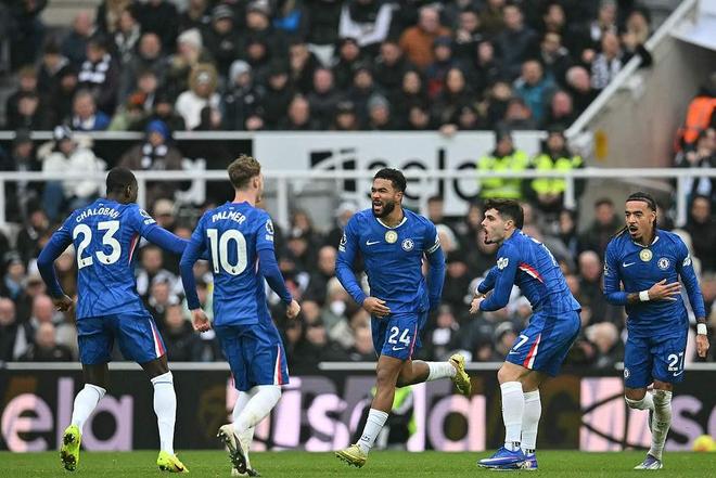 懂球帝X咪咕英超第17轮最佳进球：里斯-詹姆斯远距离任意球