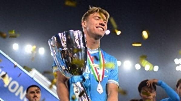 曼联放走霍伊伦德换来谢什科，这笔买卖真的值吗？