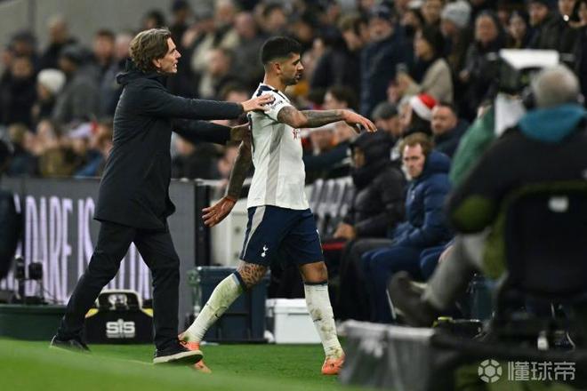 官方：因对阵红军时被罚下，罗梅罗、西蒙斯分别停赛1场和3场