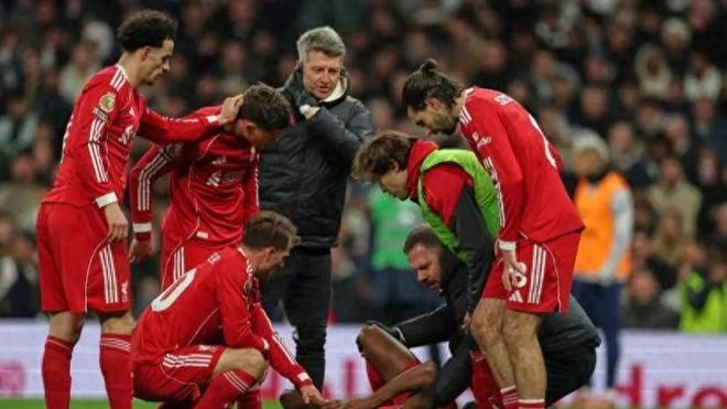 利物浦主帅斯洛特谈伊萨克伤情：“范德文那次铲球太鲁莽了”