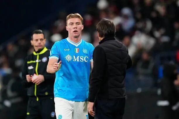 孔蒂：现在人们都在谈论小麦和霍伊伦，我的团队肯定是做对了什么；DO：安德森是曼联的头号引援目标