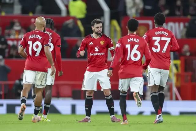 本-福斯特：库尼亚太出众了，他和B费这样的球员带领球队前进