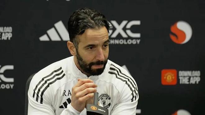 阿莫林曝曼联冬窗买人计划！首选目标难签，考察一人却看中其队友