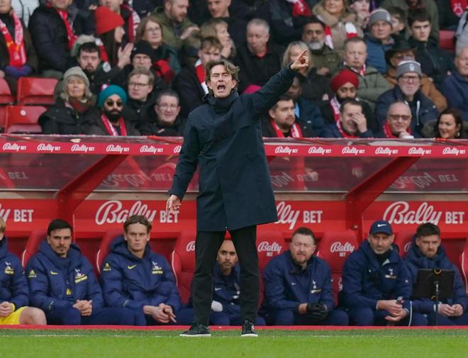 记者：热刺有意签下奥莫罗迪翁，也在寻找一名左边锋和左后卫