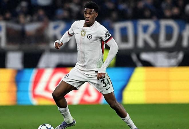 为补强后防，曼城盯上切尔西天才全能后卫，拜仁来抢，蓝军不放人