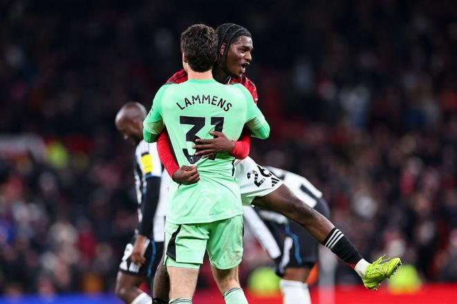 阿莫林暗示曼联新核心！19岁新星成非卖品，坚称他的位置没人能抢