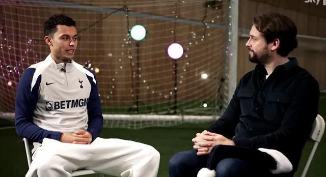 布伦南-约翰逊：赢得欧联杯后我戴着奖牌睡了两天，太疯狂了