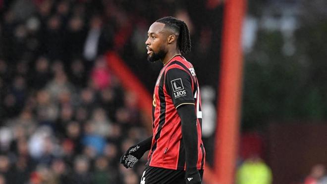 冬窗头号重磅交易！英超豪门为何集体抢这位前锋？