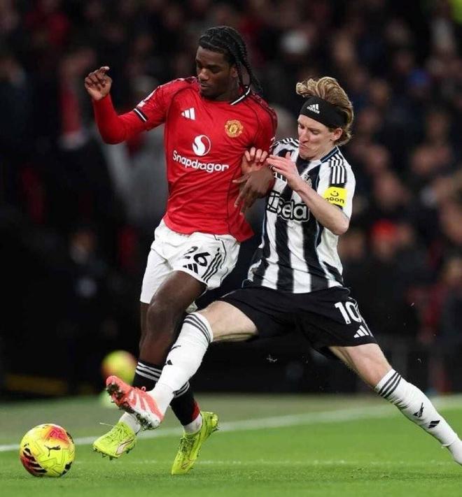 忙坏了，海文全场解围8次，曼联取得自10月4日以来的首次零封