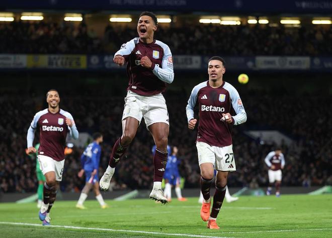 英超综述：阿森纳仍2分领跑 黑马逆转切尔西夺11连胜 利物浦返前4