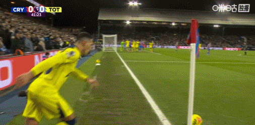 半场：热刺1-0水晶宫，里沙利松助攻格雷头球接力破门