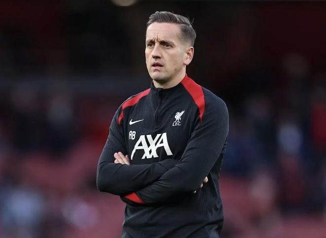 利物浦官方：定位球教练布里格斯离任