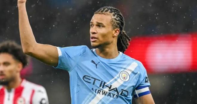 记者：曼城后卫阿克不希望冬窗租借至西汉姆联