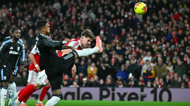 4-1 30分钟狂轰4球 榜首大战变惨案 12.8亿豪门4连胜半程冠军出炉