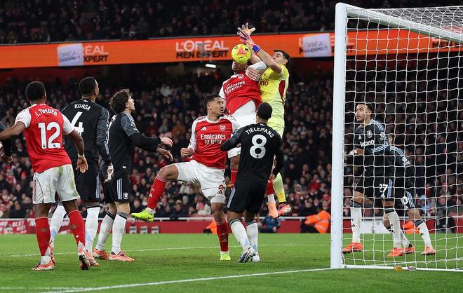 体坛联播｜枪手4比1大胜维拉，越位新规最快下赛季实施