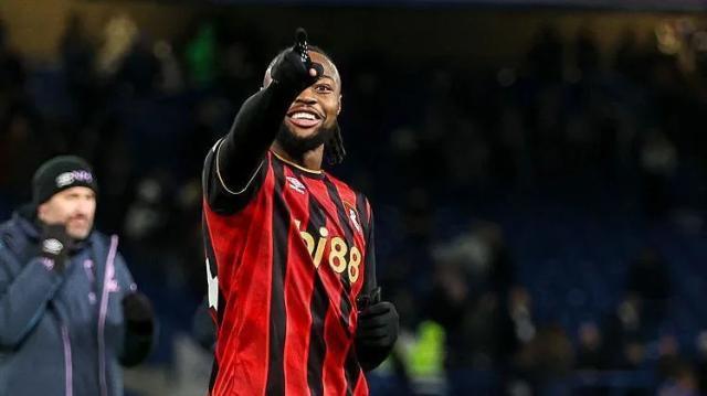 留下樱桃告别礼，塞梅尼奥何时收获曼城新年礼？