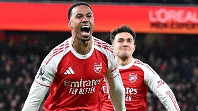 英超：阿森纳主场4比1大胜阿斯顿维拉，强势领跑英超