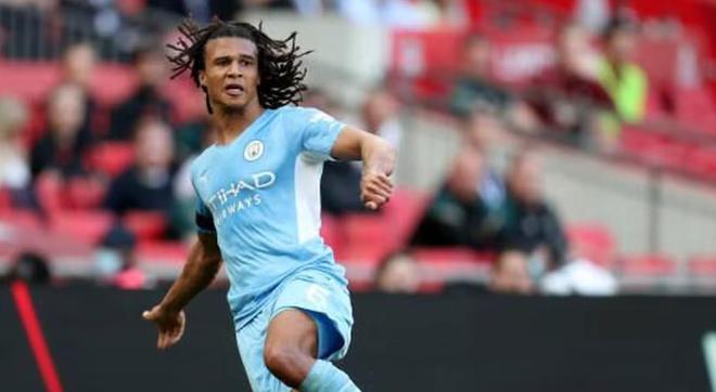 阿斯：阿克完全符合巴萨引援要求，但转会与否取决于曼城态度