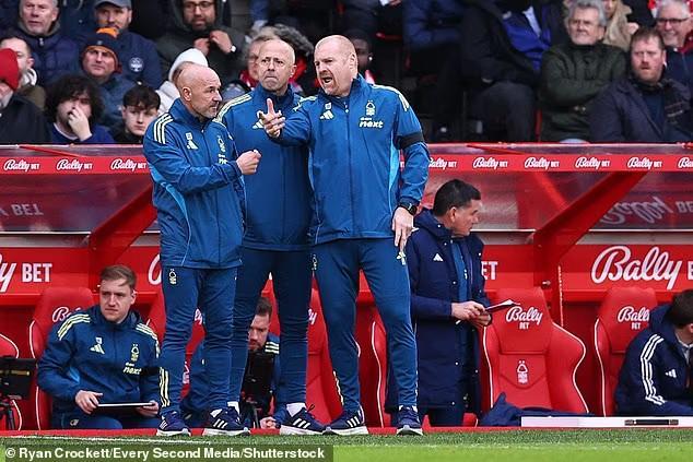 邮报：戴奇认为森林应该补中场，边后卫选择也不够