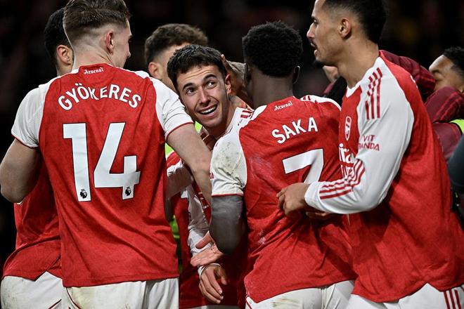 英超1夜变天！阿森纳5分领跑+终结维拉11连胜 曼联切尔西主场翻车