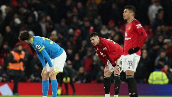 1-1战平英超垫底球队，曼联球迷嘘声震天