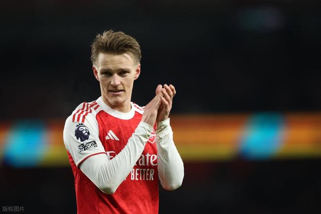 英超榜首战：阿森纳 4-1 终结维拉 11 连胜 豪取年度收官大捷