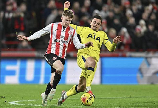 帕利尼亚：我们在英超连续两场零封对手，这不简单、值得肯定