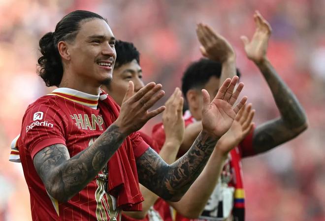 努涅斯晒图回顾2025年，麦卡评论：兄弟，我真的很想你