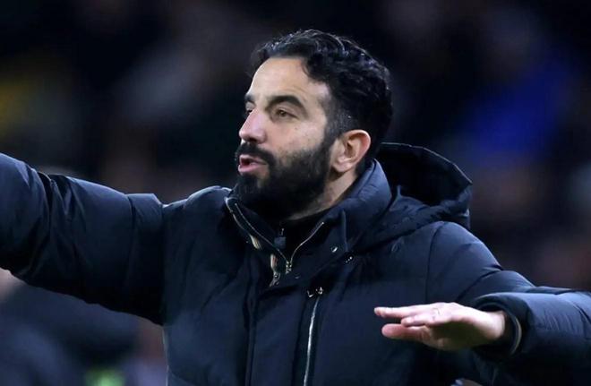 记者：阿莫林能撑到圣诞新年假期，他就能顺利执教完本赛季