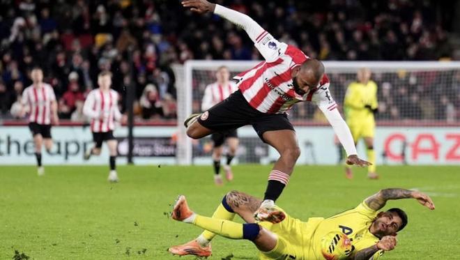 球队进攻乏力，热刺球迷在球场高唱“无聊、无聊的热刺”