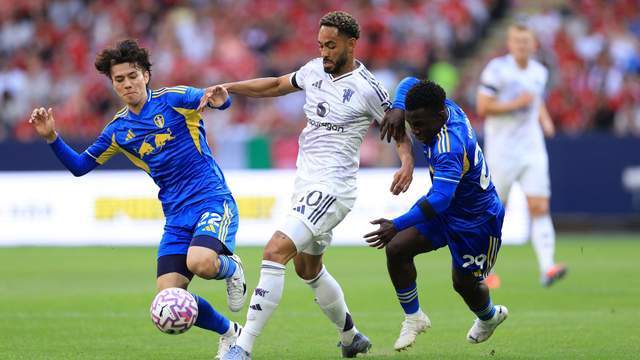 英超打响玫瑰德比！曼联冲击2026首胜：8人缺席 首发曝光