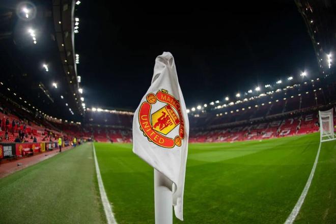 天空体育：曼联关注这2名中场