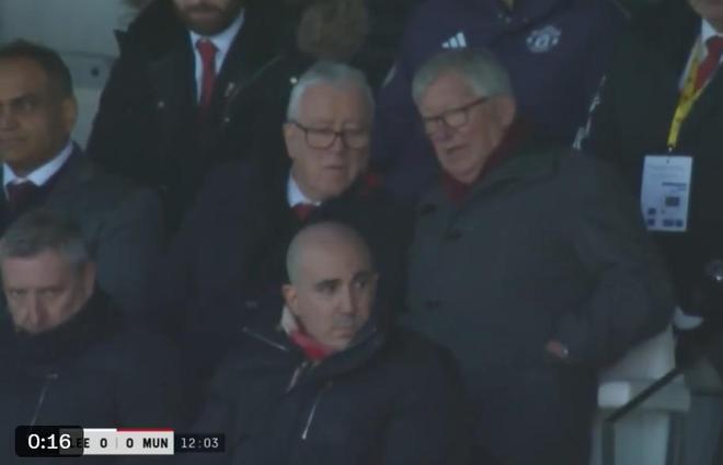 熟悉的身影，弗格森和曼联高层一起观看玫瑰德比