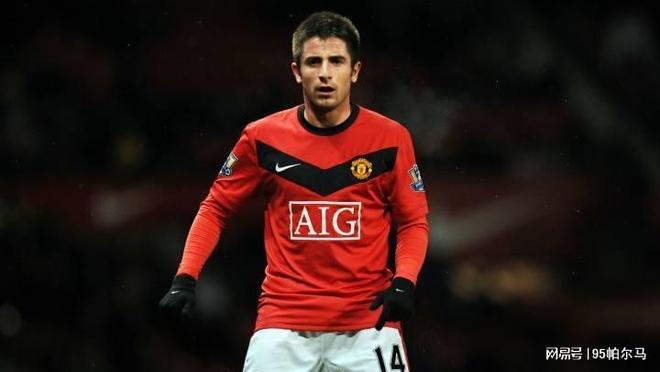 悲催的吉格斯接班人，加盟曼联踢3场球，中国淘金被欠工资