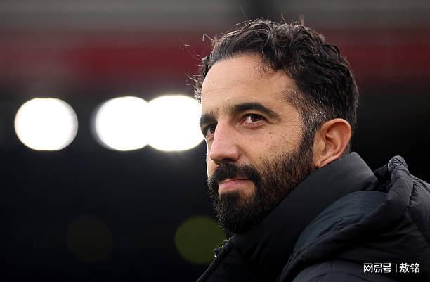 曼联解雇主教练阿莫里姆 有可能找来依然踢3421的格拉斯纳