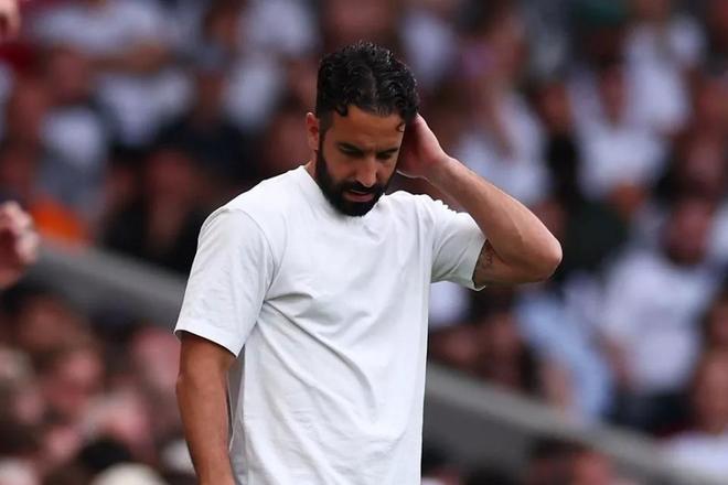 420天后曼联推倒重来！3亿欧元又打水漂，该背锅的不是阿莫林