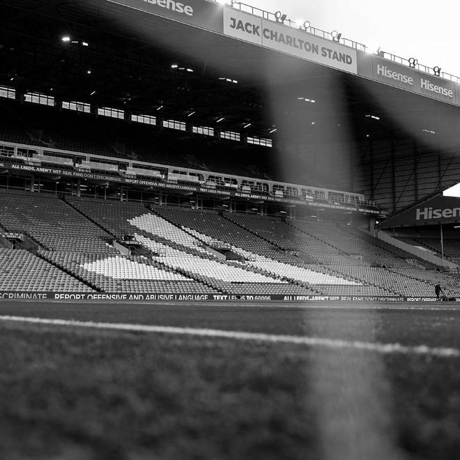 哀悼，利兹联主场踢曼联赛前一名球迷在球场突发意外离世