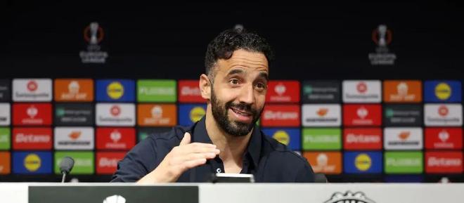 冬窗不引援！阿莫林怒喷曼联管理层 矛头直指威尔考克斯