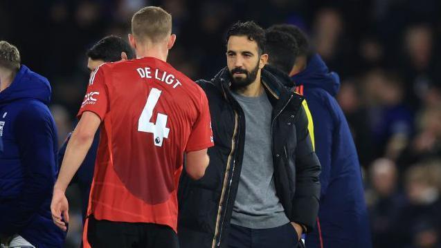 还在发力？德利赫特一个赛季换一次教练的“魔咒”仍在继续