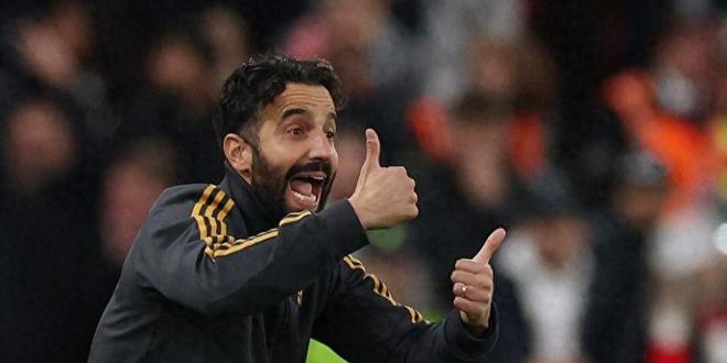 “六后卫+双后腰”惹众怒！曼联1-1战平利兹联，球迷怒斥两大罪人