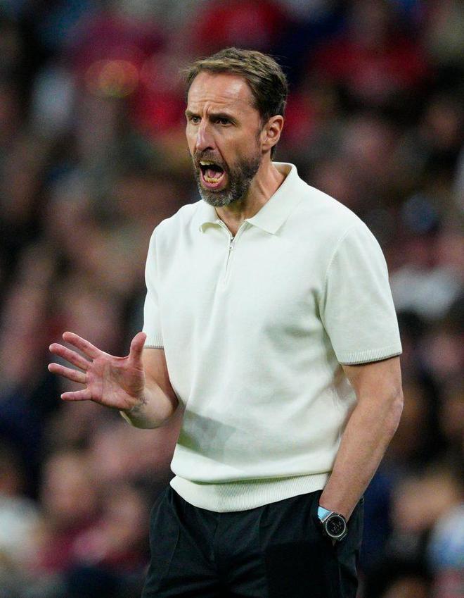 记者：英力士不找经理或教练，而是索斯盖特那样言听计从的人