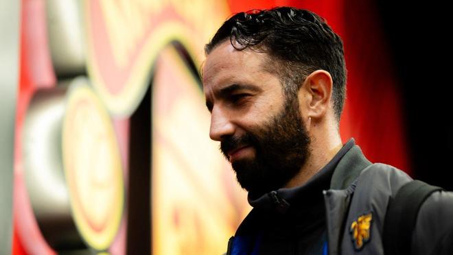 阿莫林言论引争议，内维尔批其怪异发言，曼联内部矛盾彻底公开化