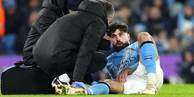 “伤病魔咒”再袭曼城！防线遭打击，争冠之路蒙上阴影
