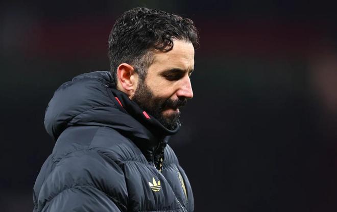 跟队：熟悉更衣室的人透露，阿莫林面对媒体魅力十足是唯一强项