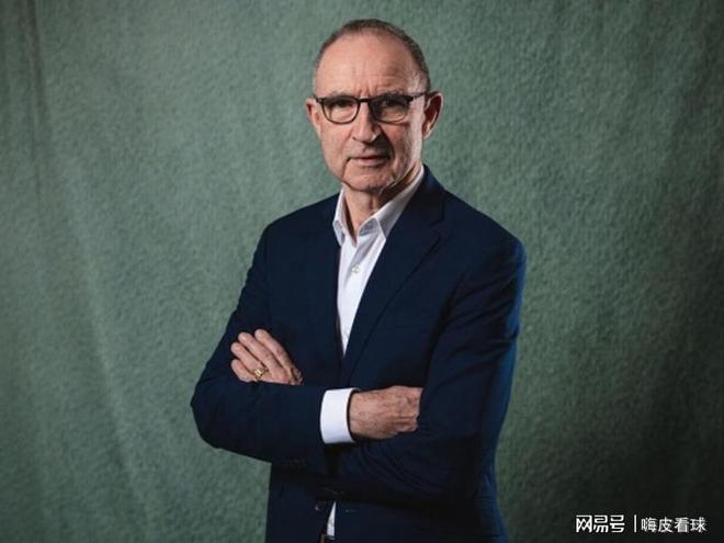 官宣！英国豪门同日换帅，比曼联更彻底，主教练总监一起离开