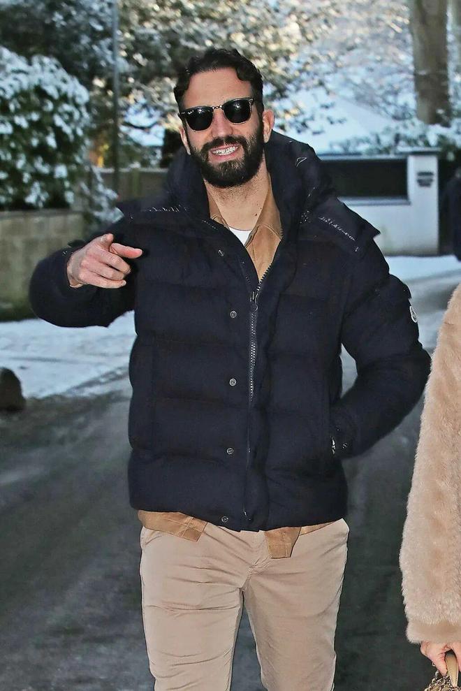 阿莫林下课笑容满面！曝休假半年，曼联仍付工资执教下家需解约金