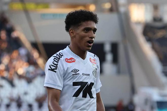 TA：热刺想补强左后卫与边锋位置，并评估多名球员的外租可能