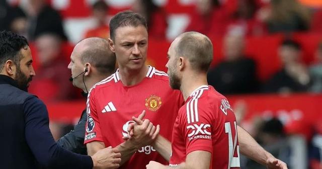 曼晚：曼联准备与埃文斯接洽，让他加入教练组直至赛季结束