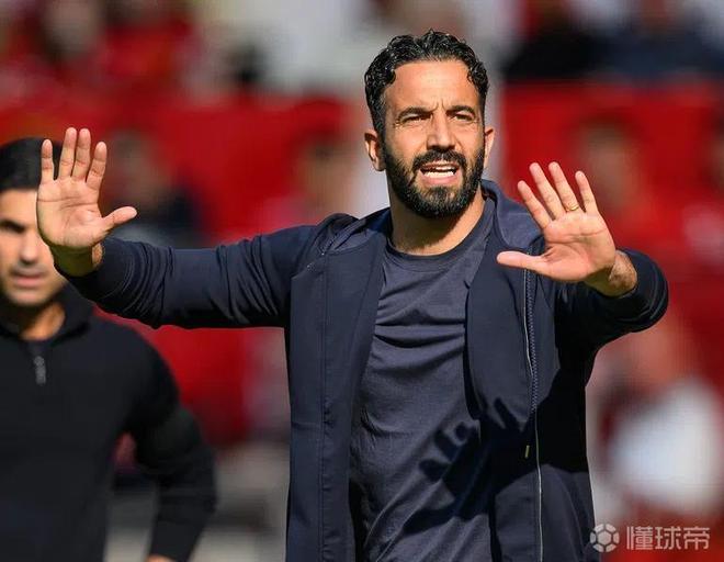 记者：阿莫林认为只有执教曼联后，才能体会到岗位的独特挑战