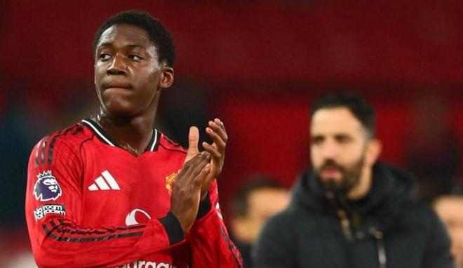 记者：阿莫林离职后，那不勒斯签下梅努的可能性正在降低